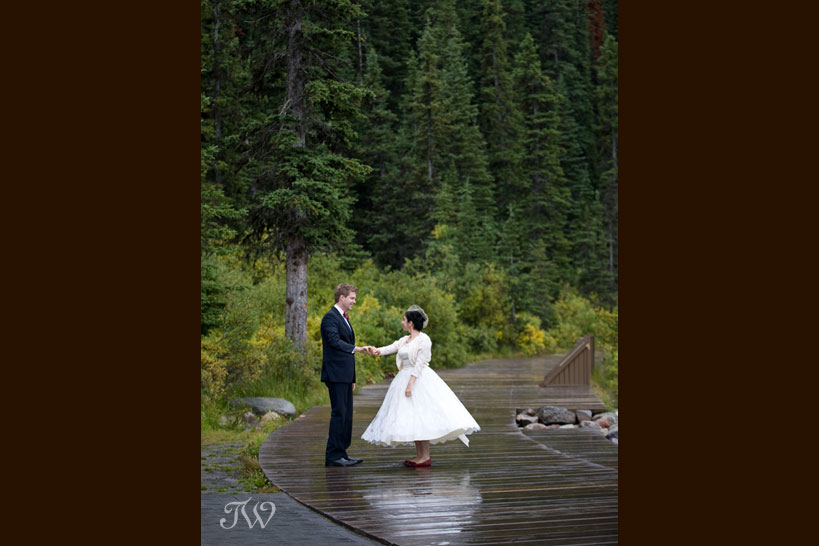 lake-louise-wedding-photographer-chateau-lake-louise-bride-groom-dancing