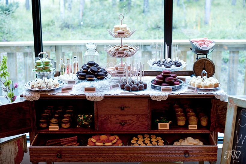 Kananaskis-wedding-photographer-vintage-dessert-table