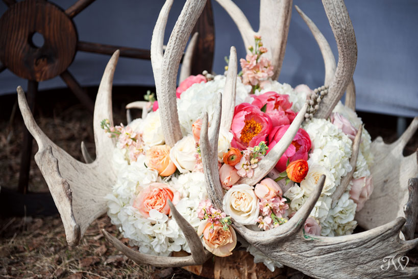 Calgary-wedding-pictures-flowers-antlers