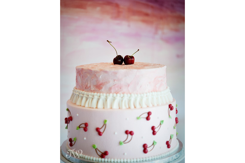 wedding-photographer-in-calgary-cherry-wedding-cake