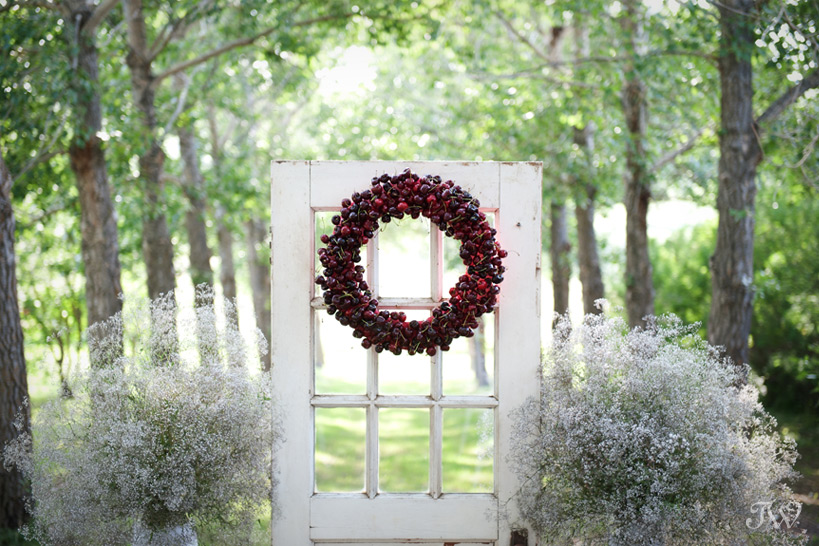 calgary-wedding-decor-cherry-wreath-01