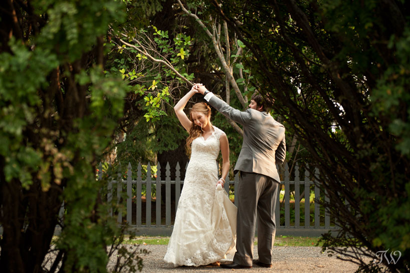 bride and groom dancing captured by Tara Whittaker Photography