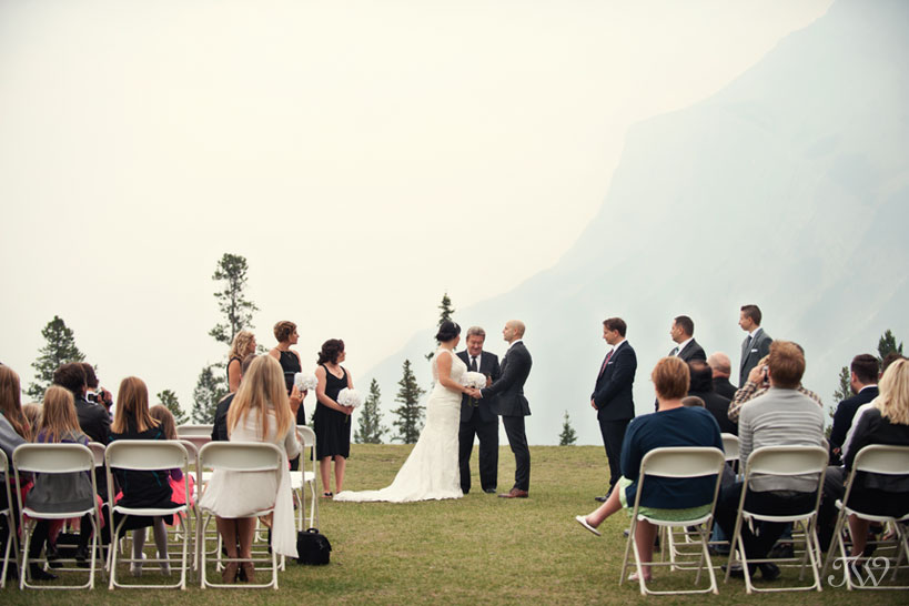 Tunnel Mountain Reservoir wedding captured by Tara Whittaker Photography