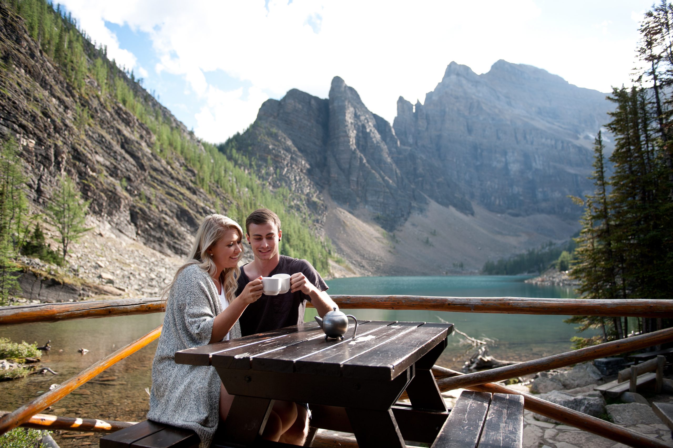 couple share a cup of tea at Lake Agnes captured by Tara Whittaker Photography