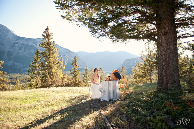 picnic on Tunnel Mountain in Banff captured by Tara Whittaker Photography