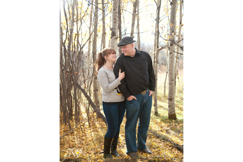 couple pose for their fall engagement photos with Tara Whittaker Photography