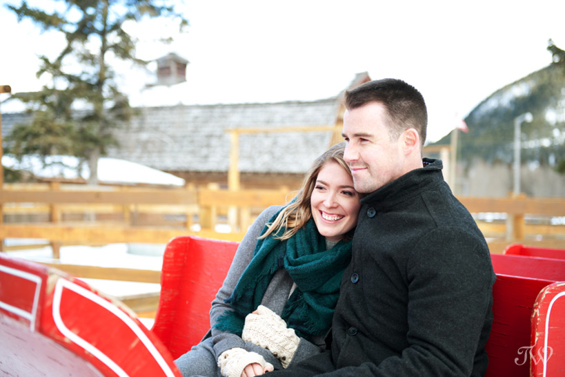 romantic sleigh ride in Banff captured by Tara Whittaker Photography