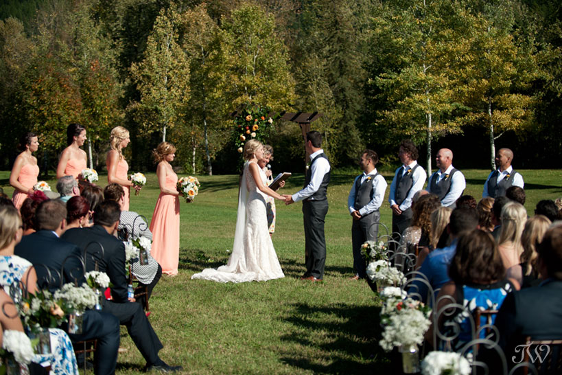 Fall wedding ceremony in Fernie captured by Tara Whittaker Photography