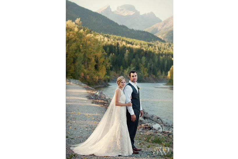 Mountain bride and groom captured by Tara Whittaker Photography