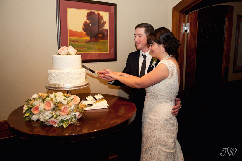 bride and groom cut their wedding cake captured by Tara Whittaker Photography