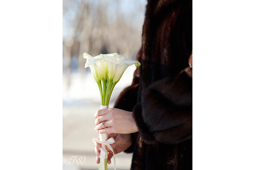bride carries calla lilies captured by Tara Whittaker Photography