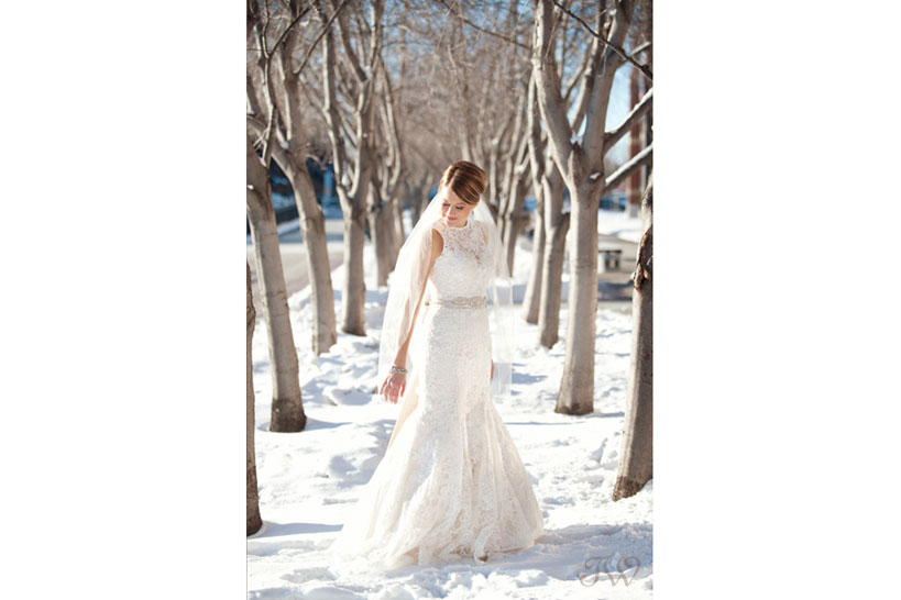 winter bride captured by Calgary wedding photographer Tara Whittaker
