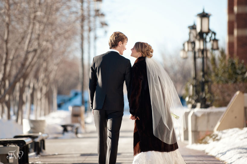 winter wedding photos captured by Calgary wedding photographer Tara Whittaker