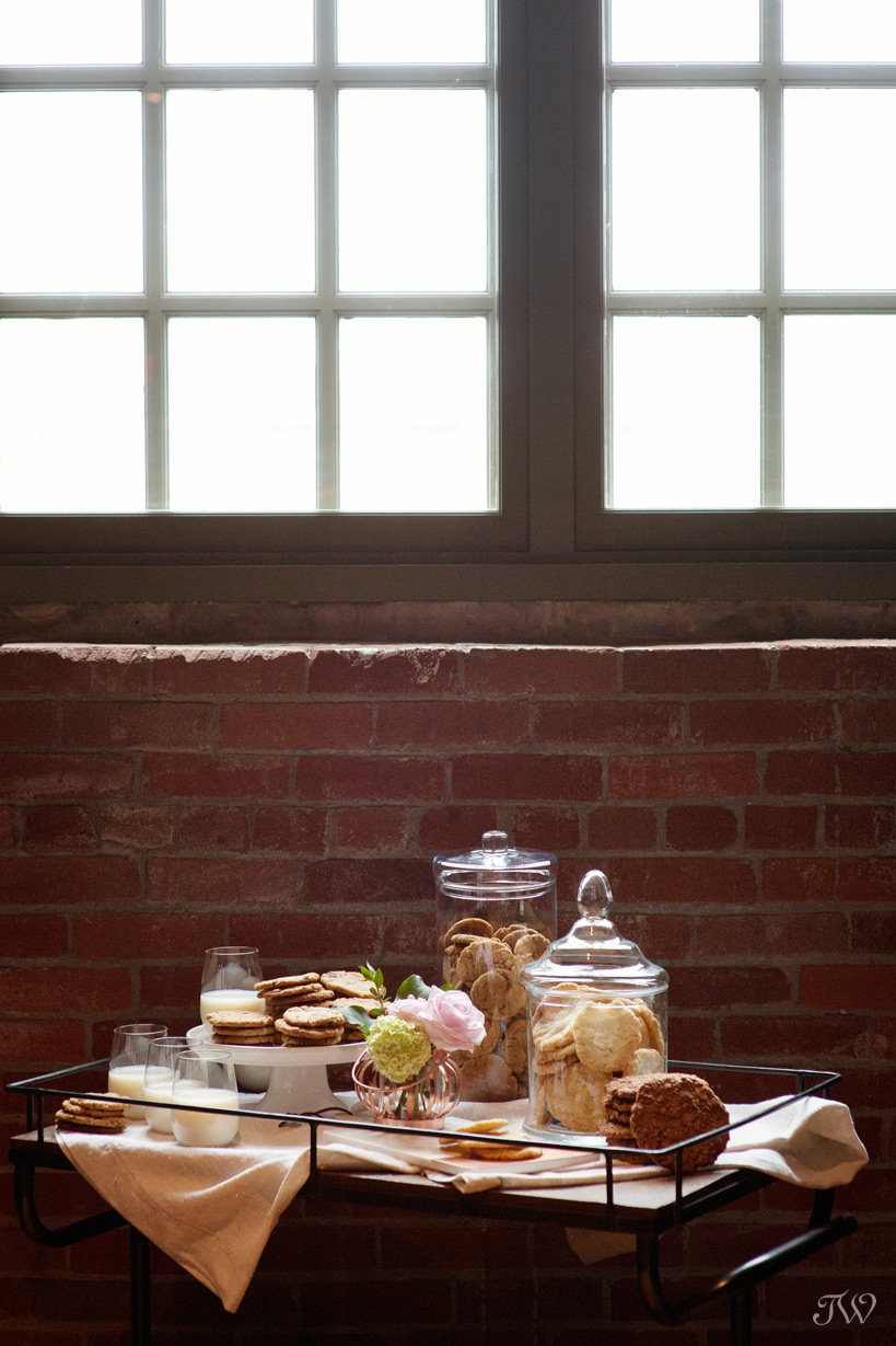 Cookies from Sidewalk Citizen at a Charbar wedding captured by Tara Whittaker Photography