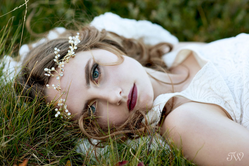 bohemian bride wears a delicate hair vine from Olivia the Wolf captured by Calgary wedding photographer Tara Whittaker