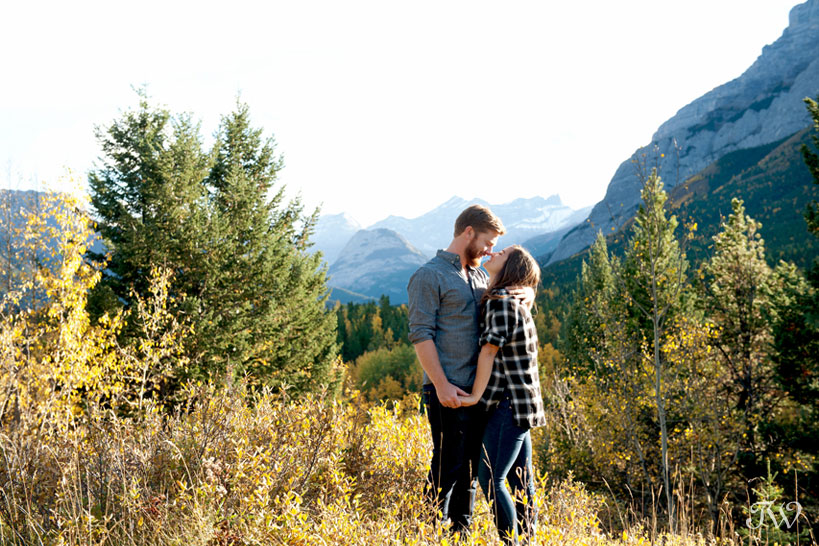 fall engagement session in Kananaskis captured by Calgary wedding photographer Tara Whittaker