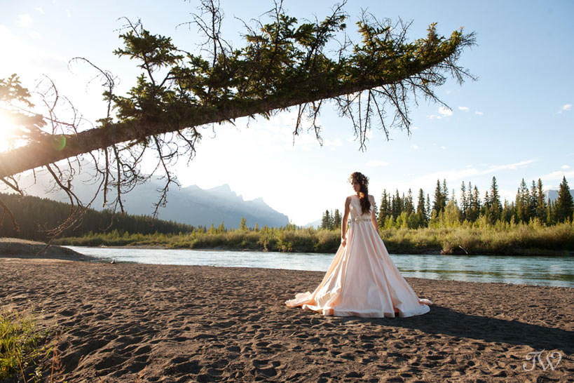 Rocky Mountain bride on the banks of the Bow River in Canmore captured by Tara Whittaker Photography