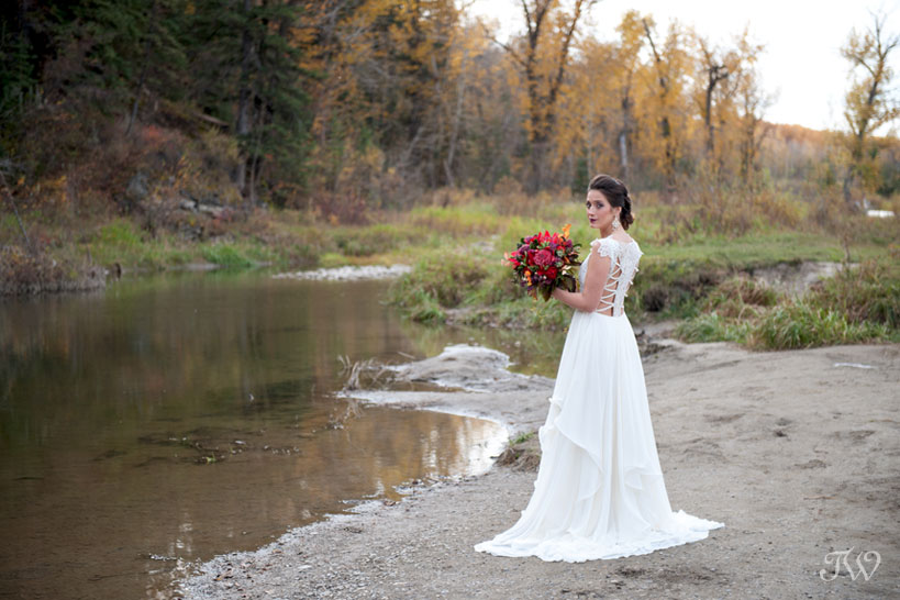 Fall bride in Fish Creek Park captured by Calgary wedding photographer Tara Whittaker