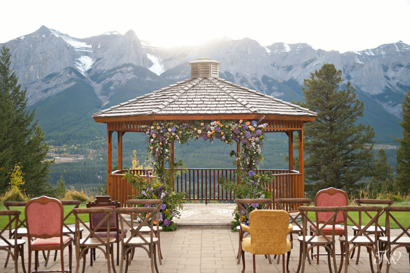 ceremony site for a Silvertip wedding captured by Calgary wedding photographer Tara Whittaker
