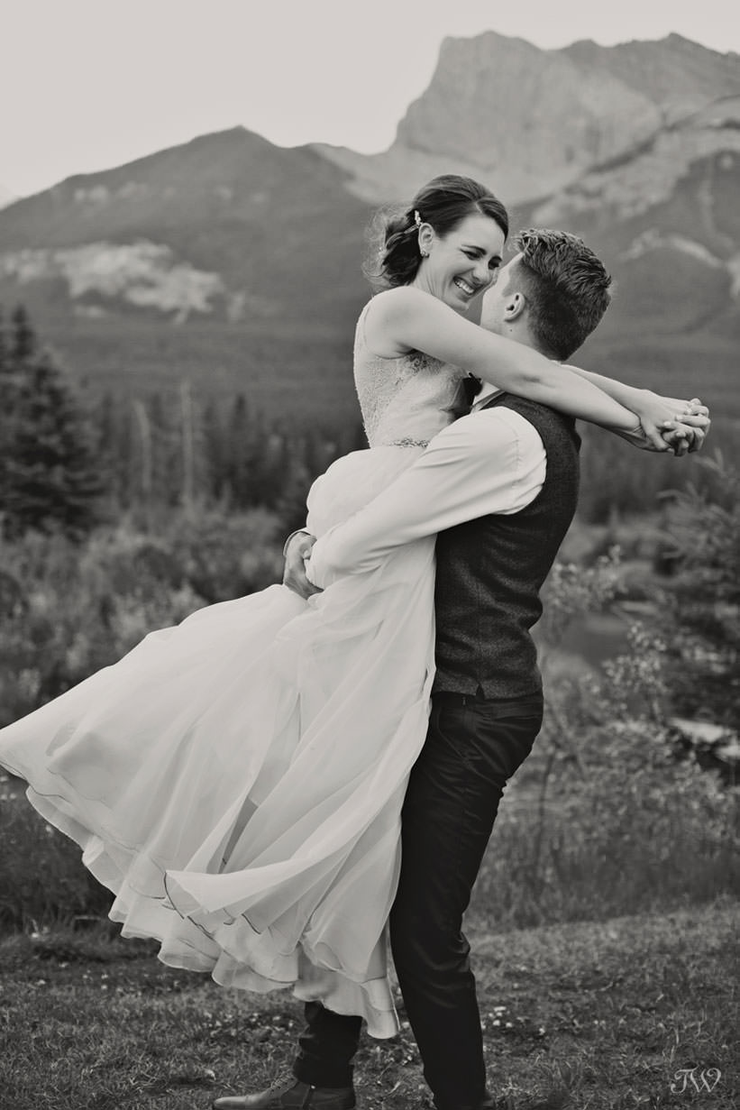 Mountain bride and groom in Canmore captured by Tara Whittaker Photography
