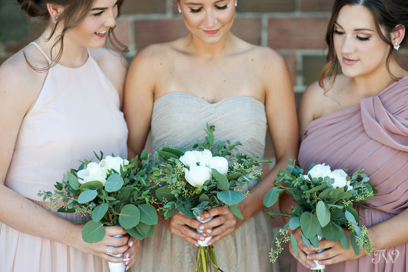 Neutral tones and greenery for a vineyard wedding in this feature of best bridal bouquets by Tara Whittaker Photography