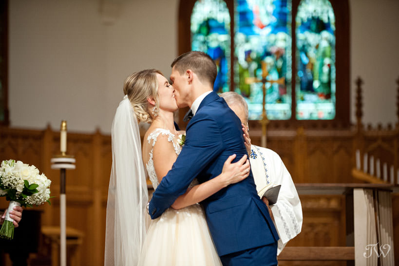 first kiss at St Stephen's captured by Church Calgary wedding photographer Tara Whittaker