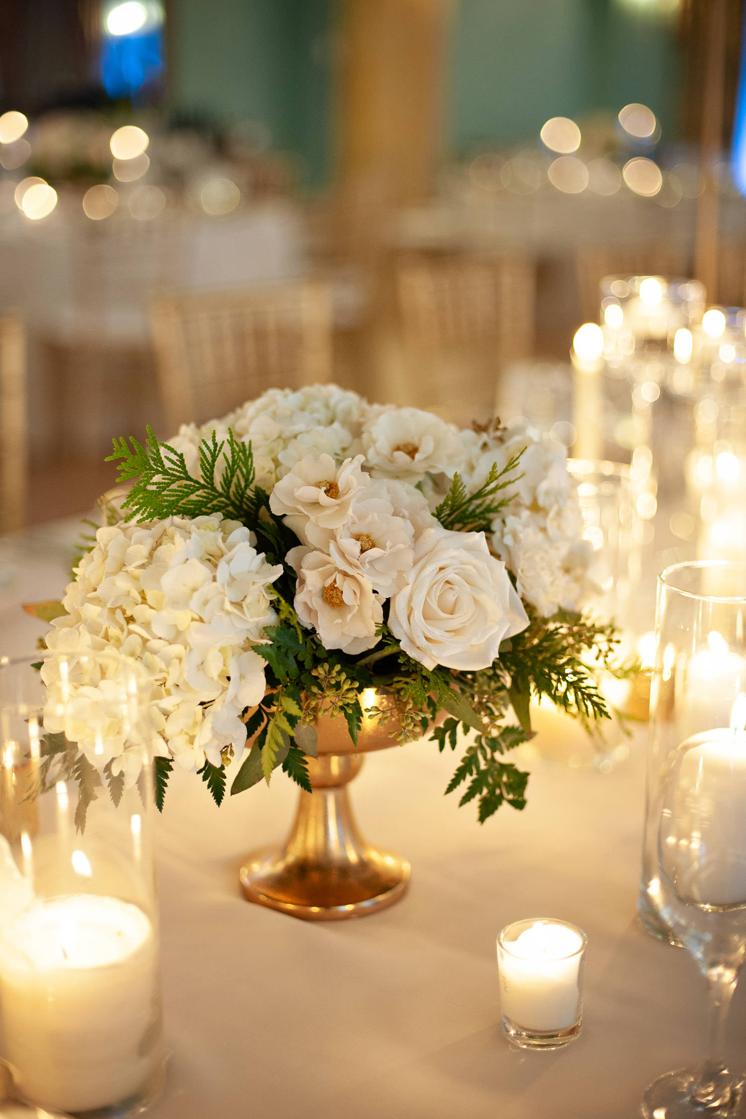 Floral centrepiece from Flowers by Janie at the Banff Springs Hotel captured by Tara Whittaker Photography