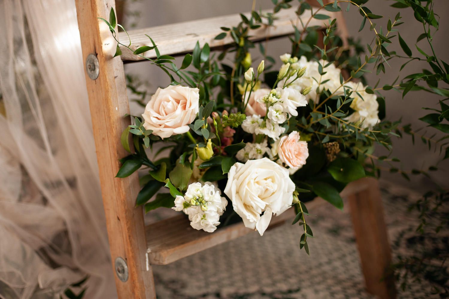 Peach and vanilla roses captured by Tara Whittaker Photography