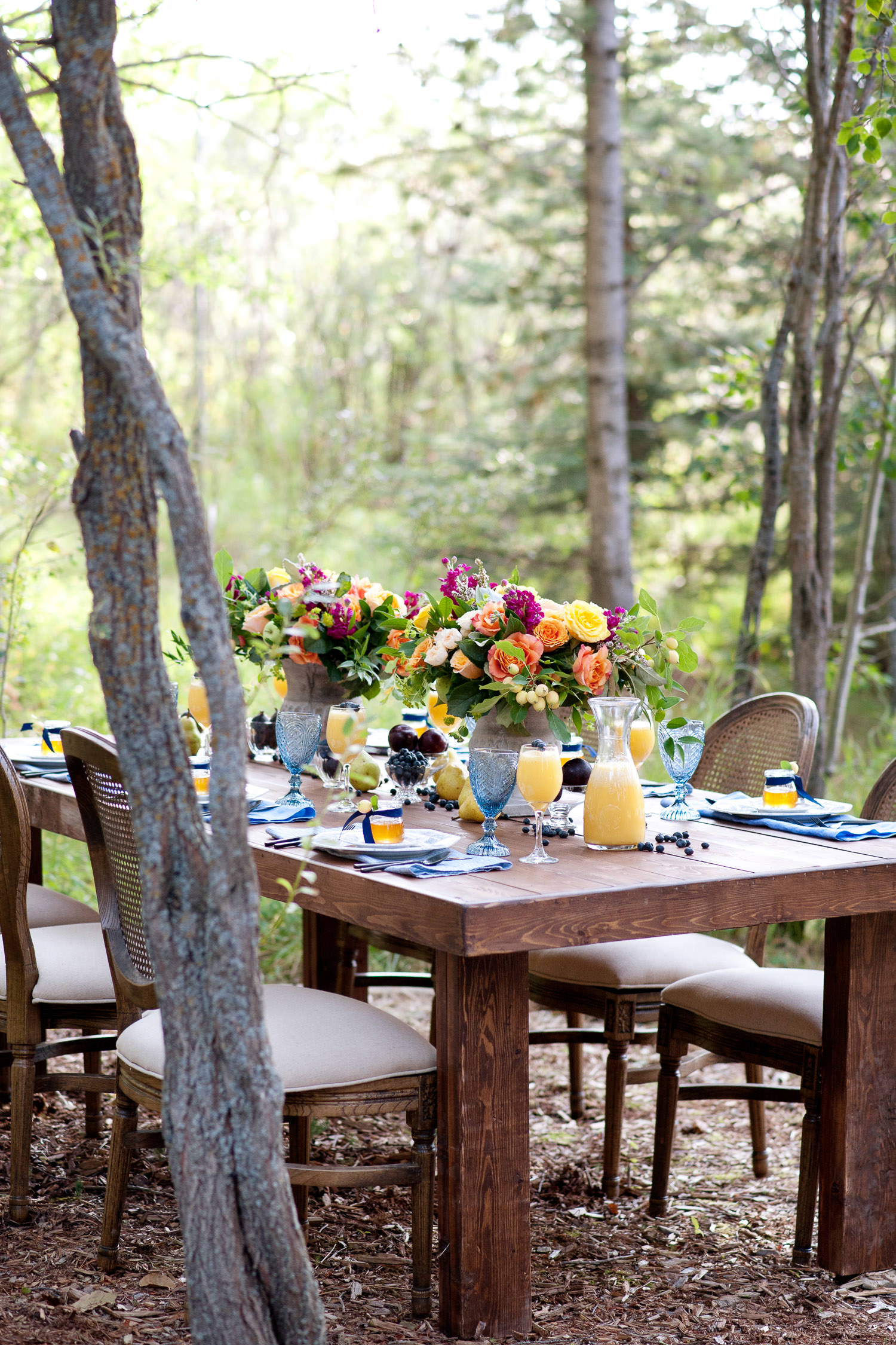 al fresco brunch wedding table captured by Tara Whittaker Photography