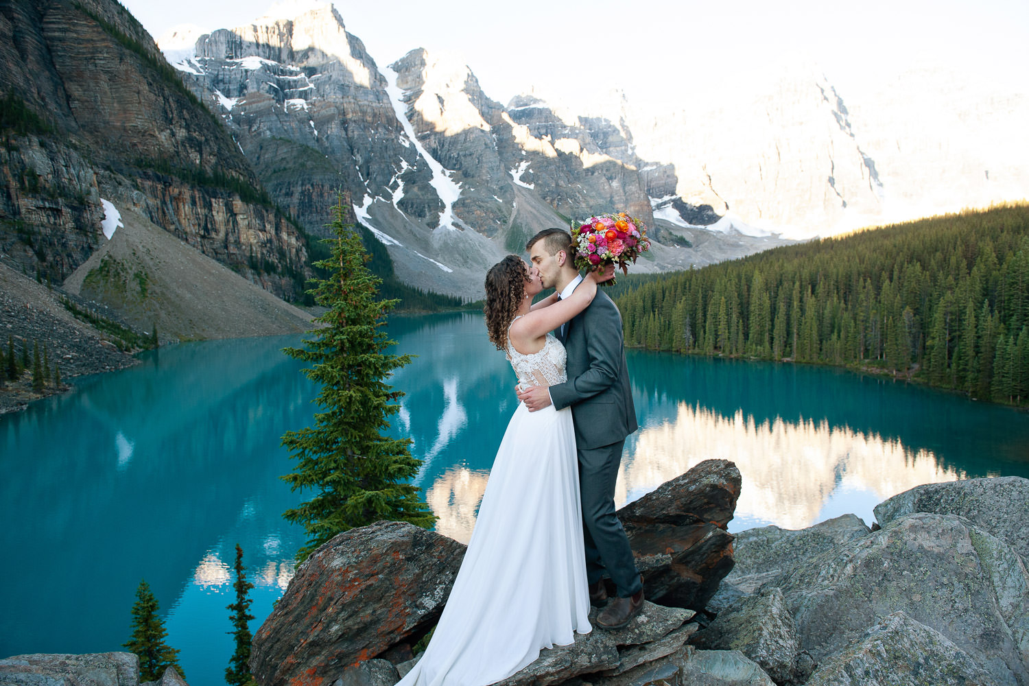 Moraine Lake bride carries a pink bouquet captured by Tara Whittaker Photography