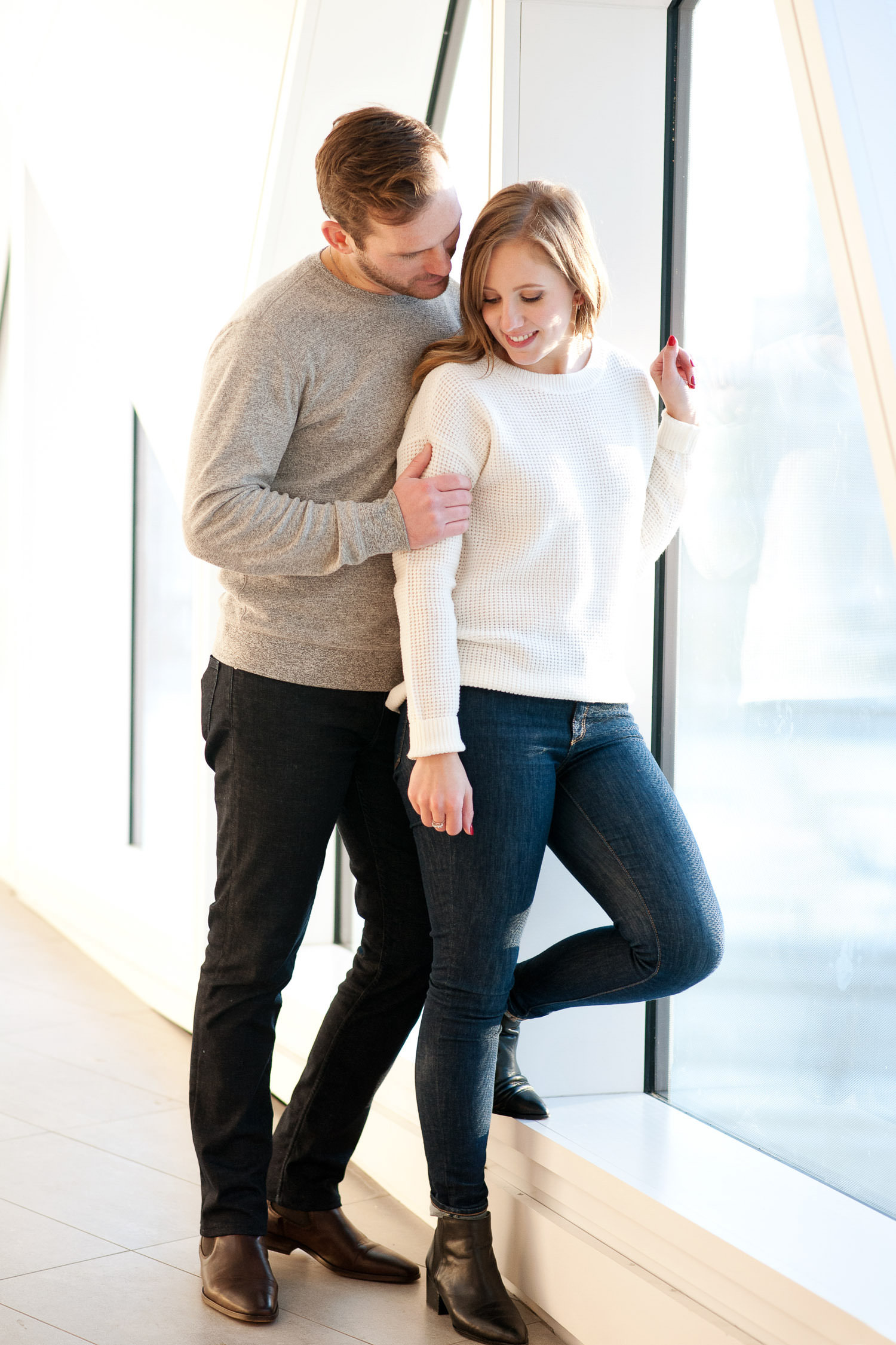 couple pose during a holiday mini session with Tara Whittaker Photography
