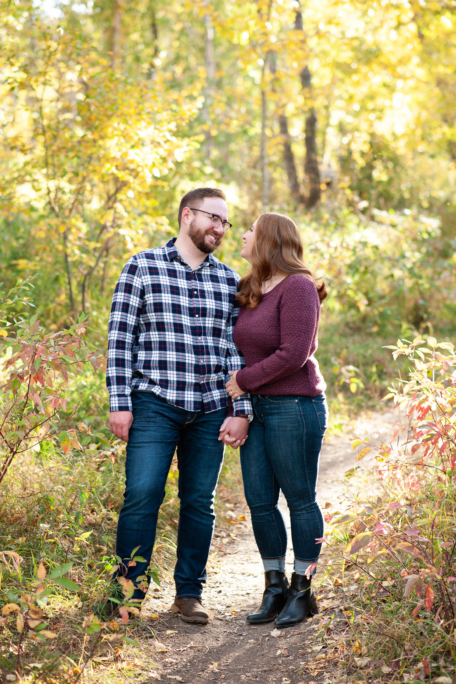 Casual wardrobe ideas for a fall engagement shoot captured by Tara Whittaker