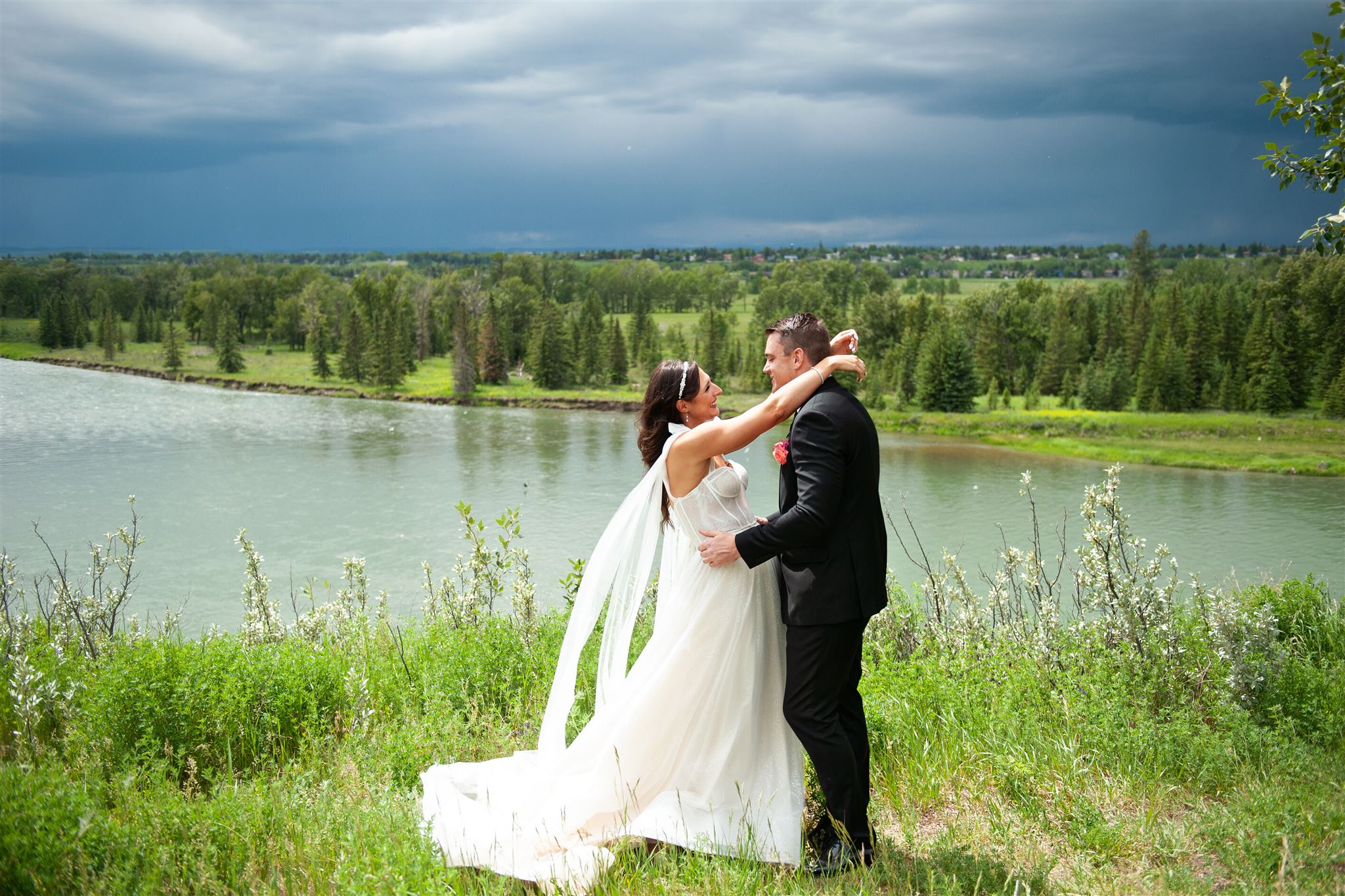 Bride and groom's first look wedding photos at Fish Creek Park Calgary captured by Tara Whittaker Photography